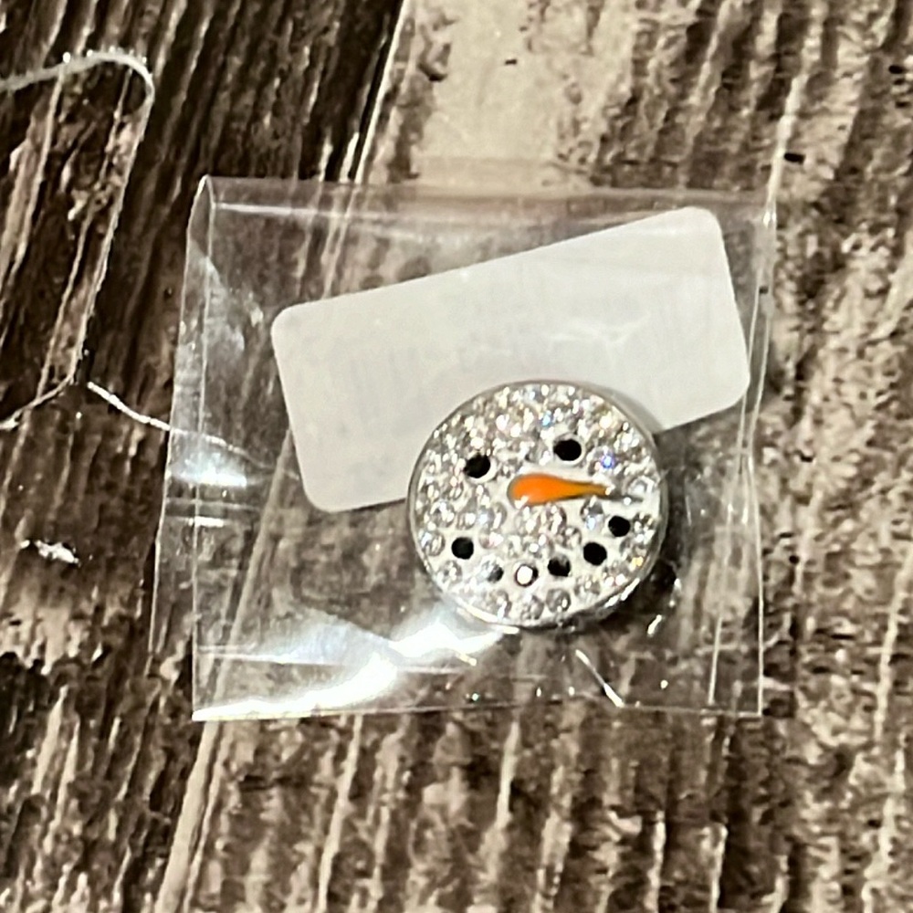 Magnolia and Vine Snowman Snap Charm